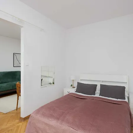 Appartement Bright Danilowiczowska Near Ogrod Saski And Old Town By Renters Varsovie